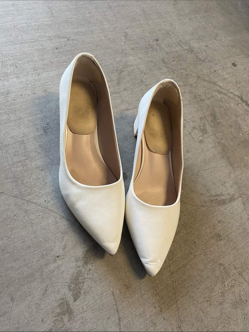 Women's White Pointed-Toe Low Heel Pumps